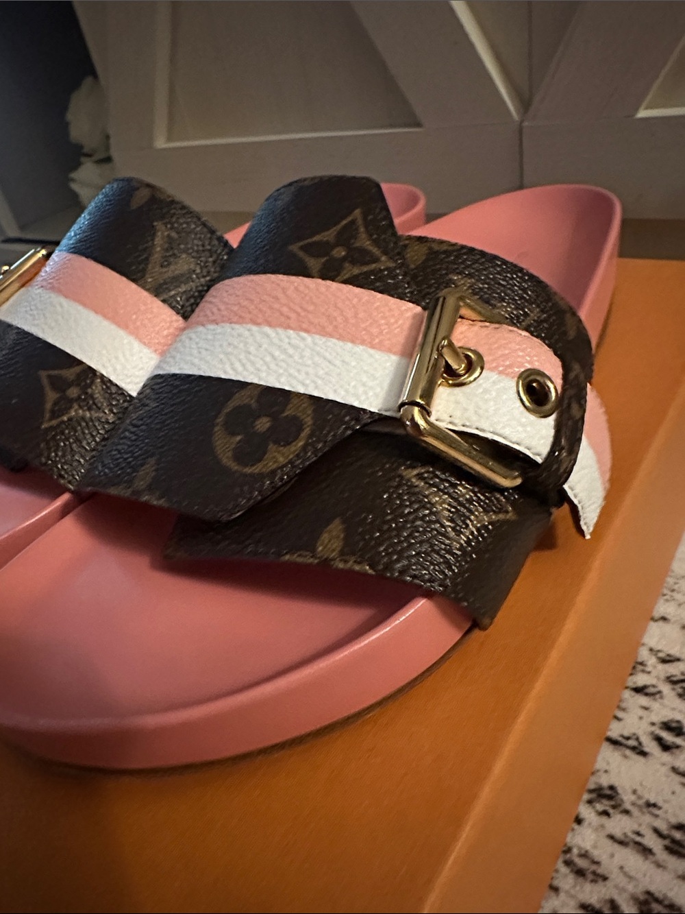Louis Vuitton Slides with pink and white strip and buckle - Picture 3 of 5